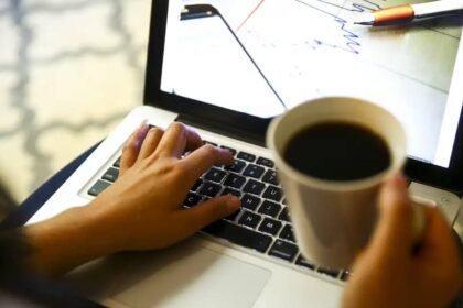 Pesquisa revela resistencia ao trabalho 100 presencial.jpg