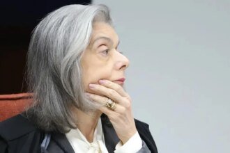 STF forma maioria para condenar Bolsonaro por todos os crimes.jpg