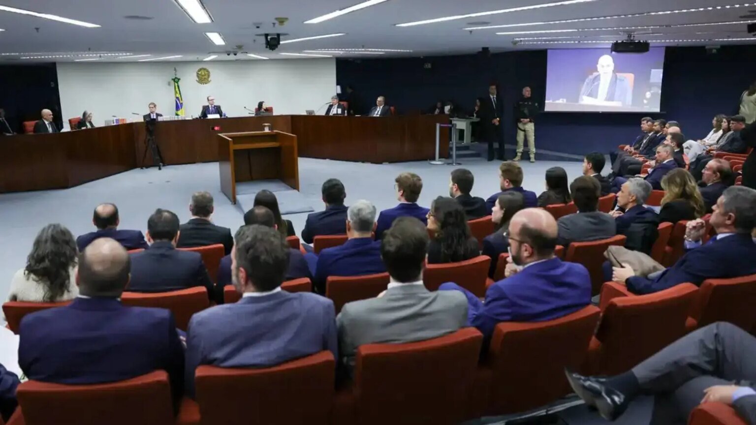 STF retoma julgamento de Bolsonaro apos pausa defesas serao ouvidas.jpg