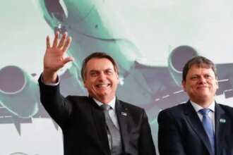 Tarcísio é investigado por viagem para tentar livrar Bolsonaro 9 Tarcisio e investigado por viagem para tentar livrar Bolsonaro.jpg