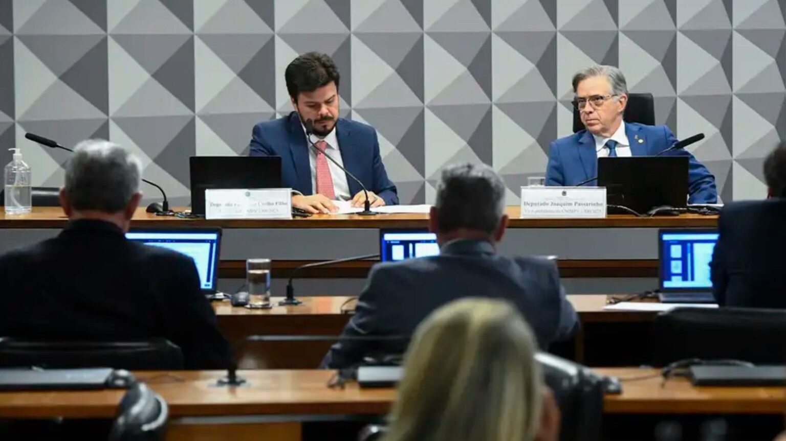 Tarifa social de energia elétrica é aprovada em comissão do Congresso 1 tarifa-social-energia-eletrica-aprovada-em-comissao-a-mp-ainda-precisa-ser-votada-nos-plenarios-da-camara-dos-deputados-e-do-senado-para-valer-de-forma-definitiva-foto-carlos-moura-agencia-senado-tvt-news