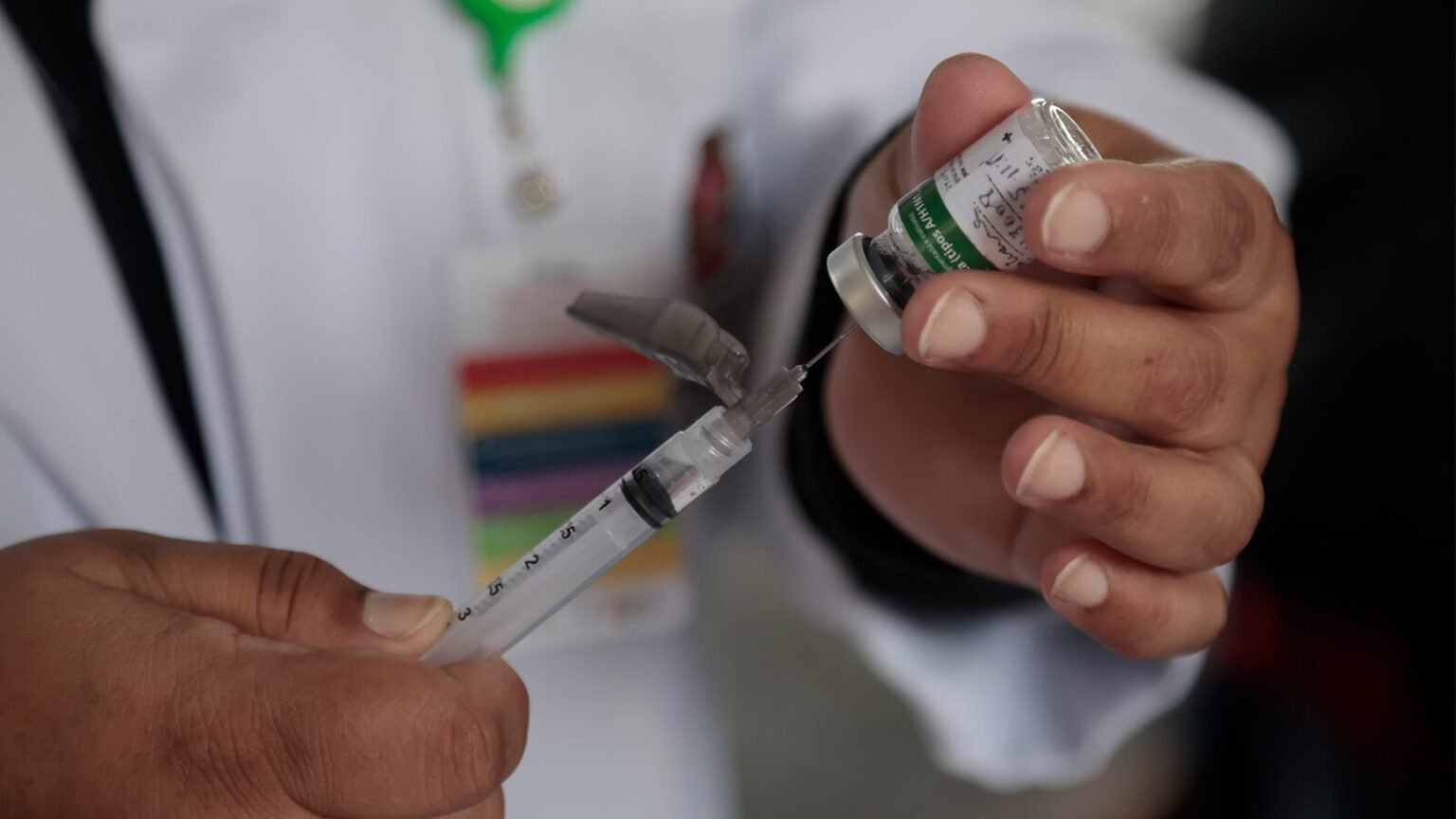 40 das fake news sobre vacinas da America Latina se.jpg