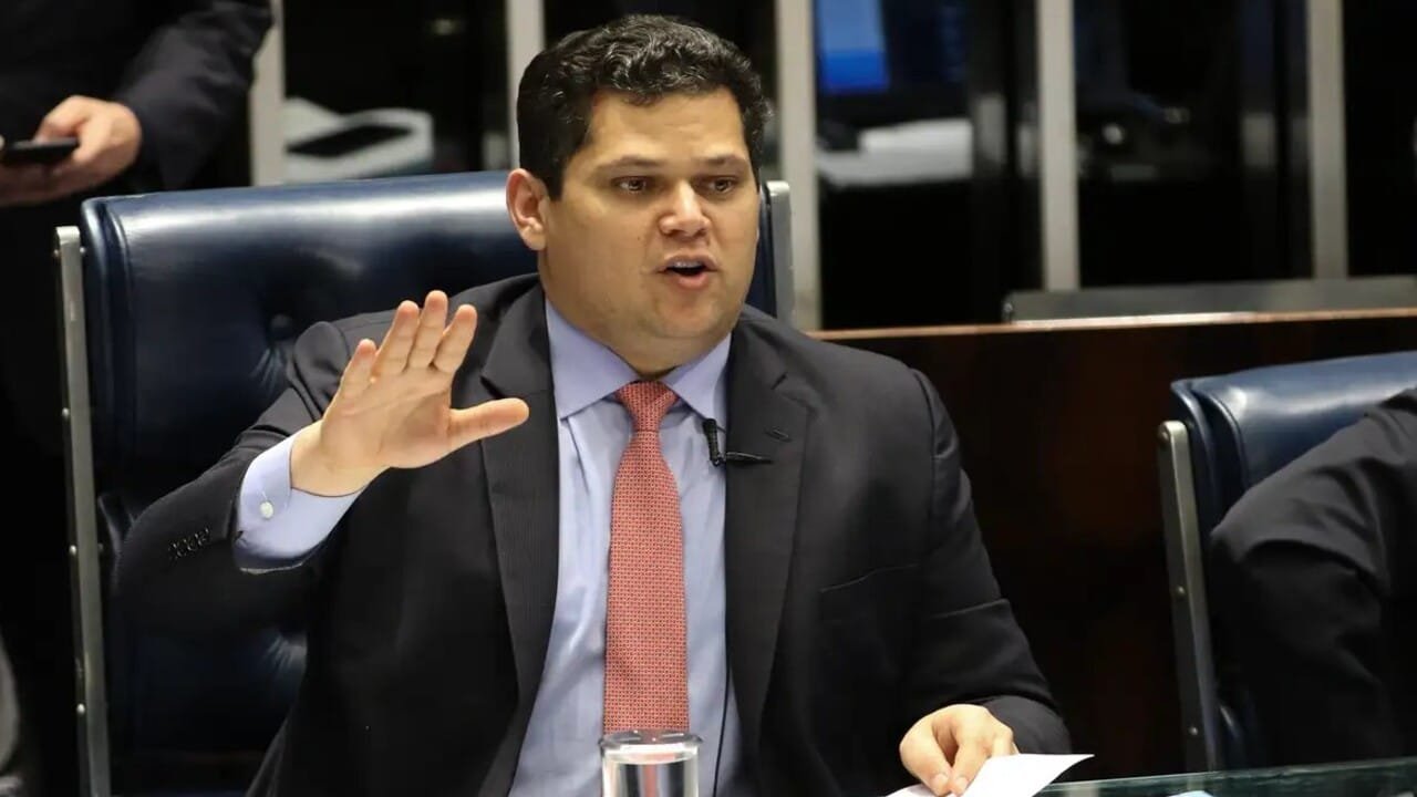 Alcolumbre aponta que nome de Jorge Messias ao STF pode.jpg