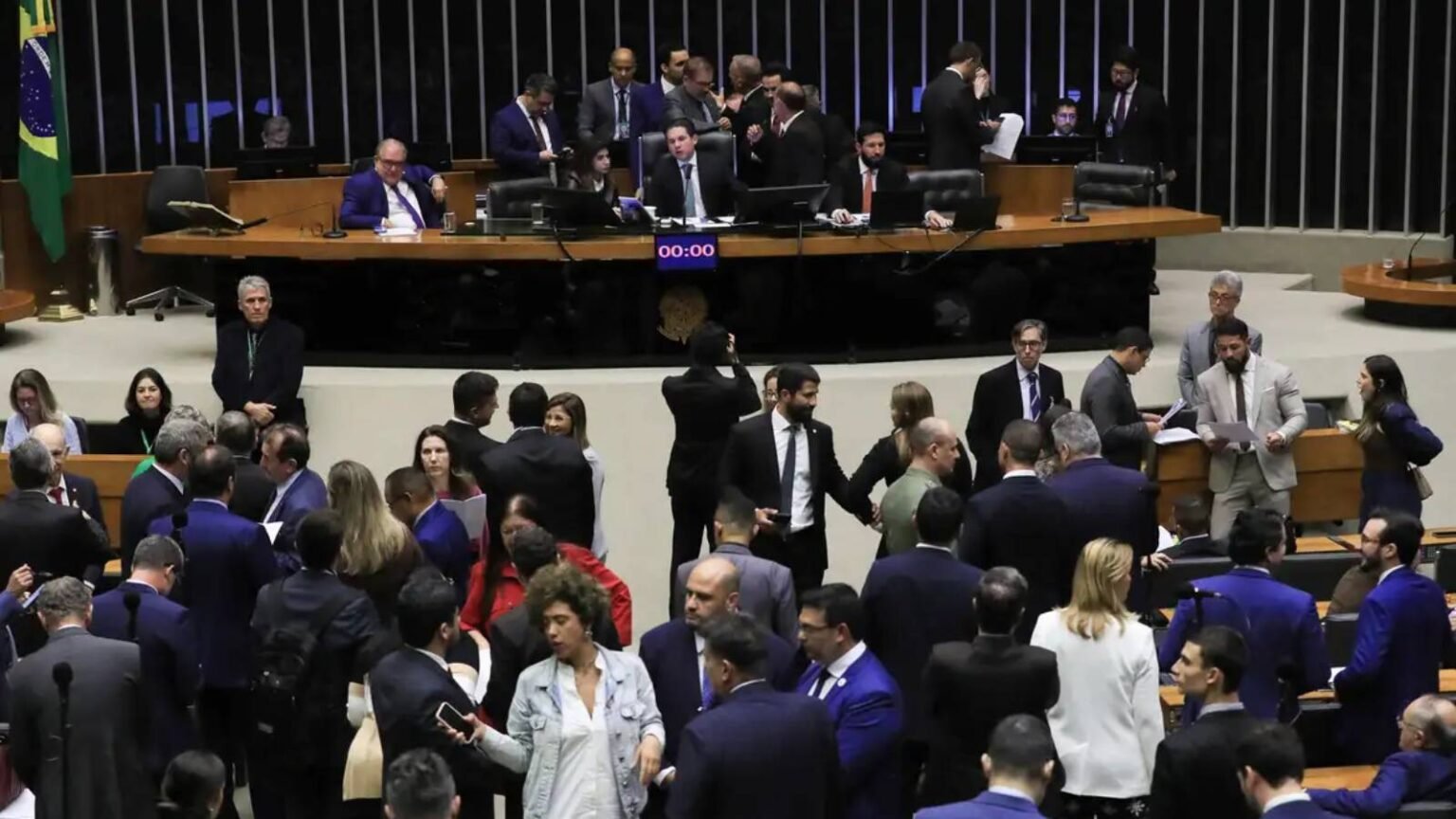 Câmara aprova urgência para votar direito à bagagem de mão gratuita 1 camara-aprova-urgencia-para-votar-direito-a-bagagem-de-mao-gratuita-proposta-diz-que-passageiros-podem-levar-uma-mala-de-mao-e-um-item-pessoal-sem-cobranca-adicional-foto-lula-marques-abr-tvt-news