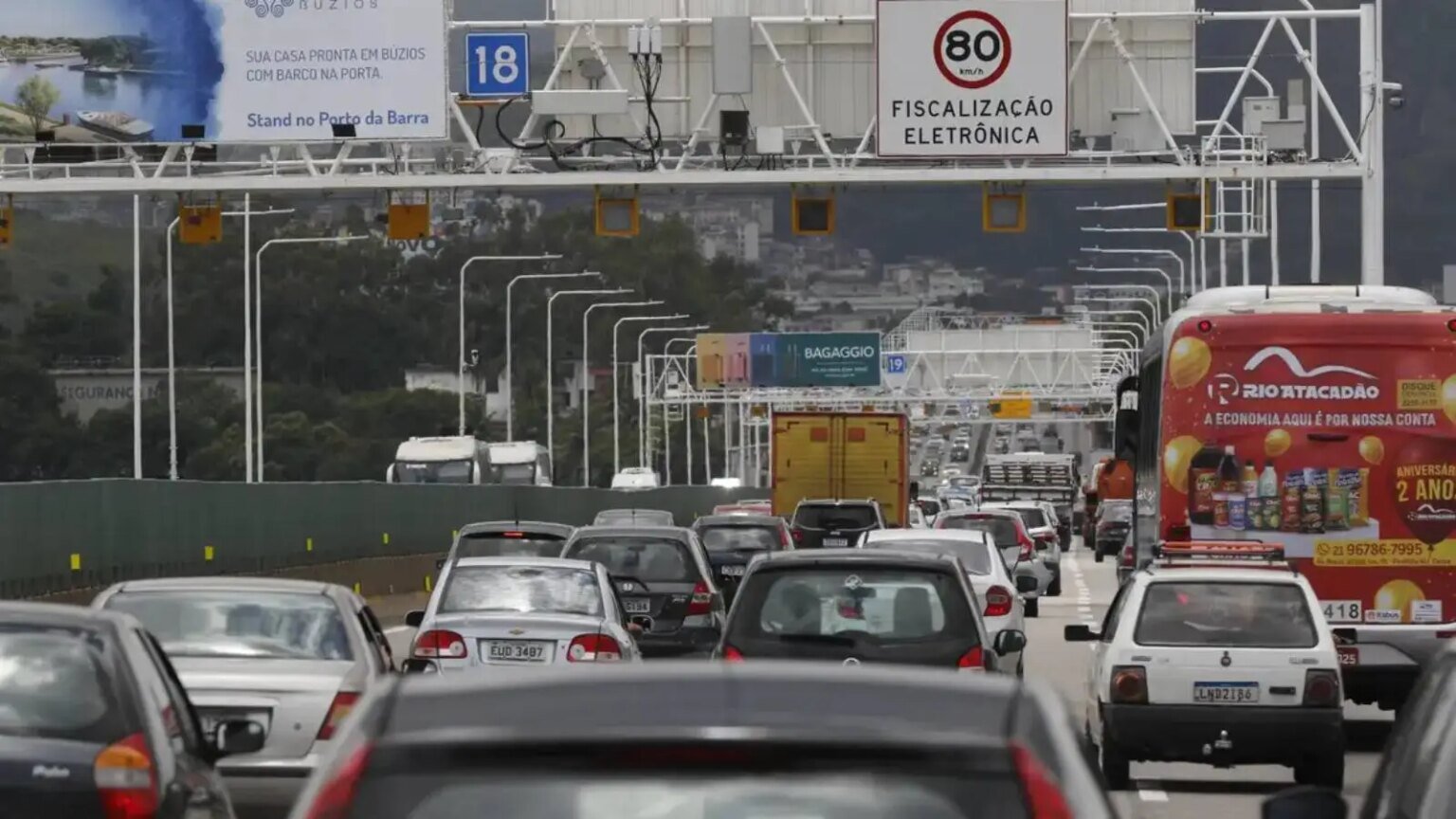 Carro é o principal meio de transporte para o trabalho, diz Censo 1 Carro e o principal meio de transporte para o trabalho.jpg