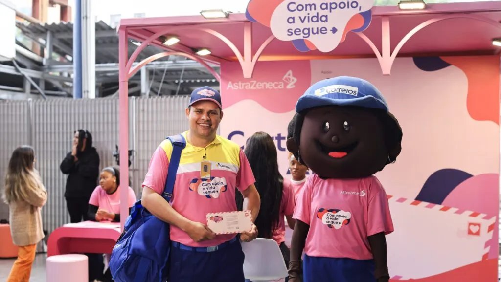 Correios tera uniforme rosa para a campanha do Outubro Rosa.jpg