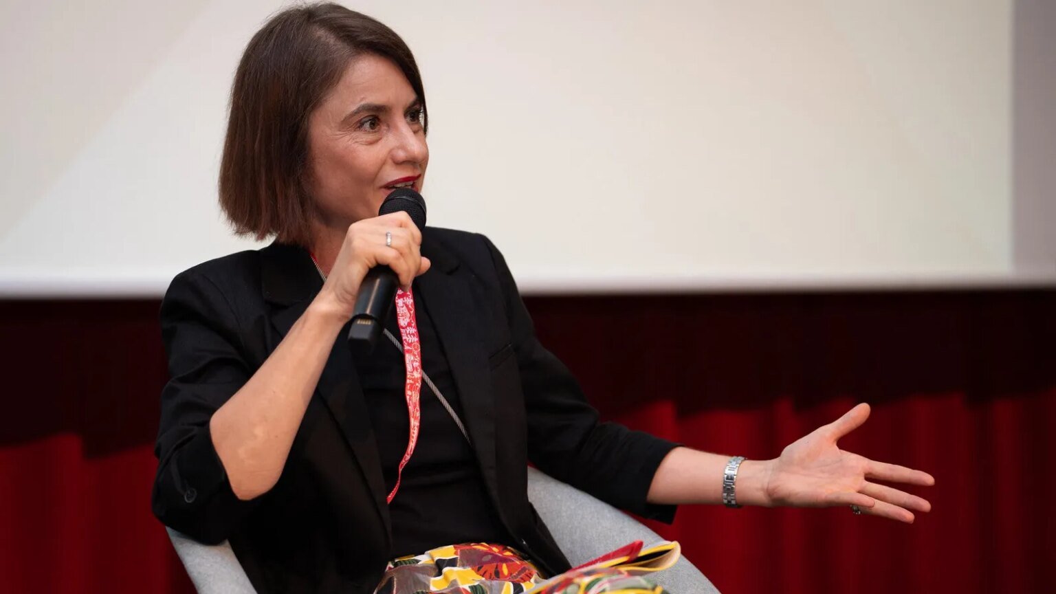 embaixadora-suica-recomendada-chefiar-opaq-reproducao-redes-sociais-tvt-news