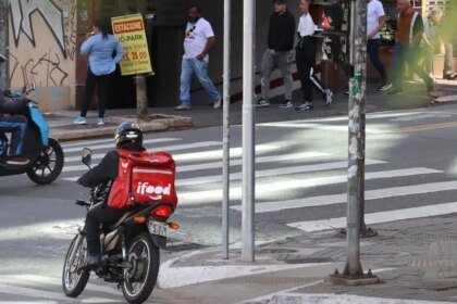 Fachin adia por 30 dias votação de vínculo entre motoristas e apps 4 fachin-adia-30-dias-votacao-vinculo-motoristas-apps-rovena-rosa-agencia-brasil-tvt-news