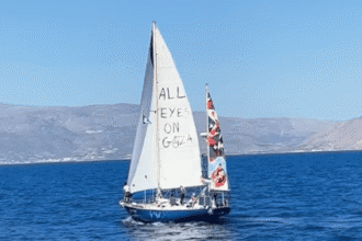 global-sumud-flotilha-que-leva-ajuda-para-gaza-esta-sendo-atacada-por-israel-embarcacoes-levam-comida-e-medicamentos-para-ajudar-civis-em-gaza-foto-globalsumudflotilla-reproducao-tvt-news