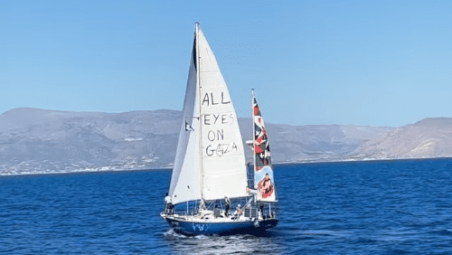 global-sumud-flotilha-que-leva-ajuda-para-gaza-esta-sendo-atacada-por-israel-embarcacoes-levam-comida-e-medicamentos-para-ajudar-civis-em-gaza-foto-globalsumudflotilla-reproducao-tvt-news