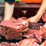 Frigorífico faz novo anúncio após remover faixa 'antipetista' e gerar polêmica Frigorifico faz novo anuncio apos remover faixa antipetista e gerar.jpg