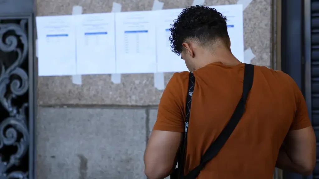 gabarito-cnu-2025-deve-sair-as-10h-afirma-ministra-candidatos-chegam-ao-local-de-prova-do-concurso-nacional-unificado-cnu-no-centro-do-rio-de-janeiro-foto-tomaz-silva-agencia-brasil-tvt-news