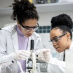 Governo anuncia R$ 600 milhões em bolsas de pesquisa 2 bolsas-governo-anuncia-600-mi-foto-getty-tvt-news