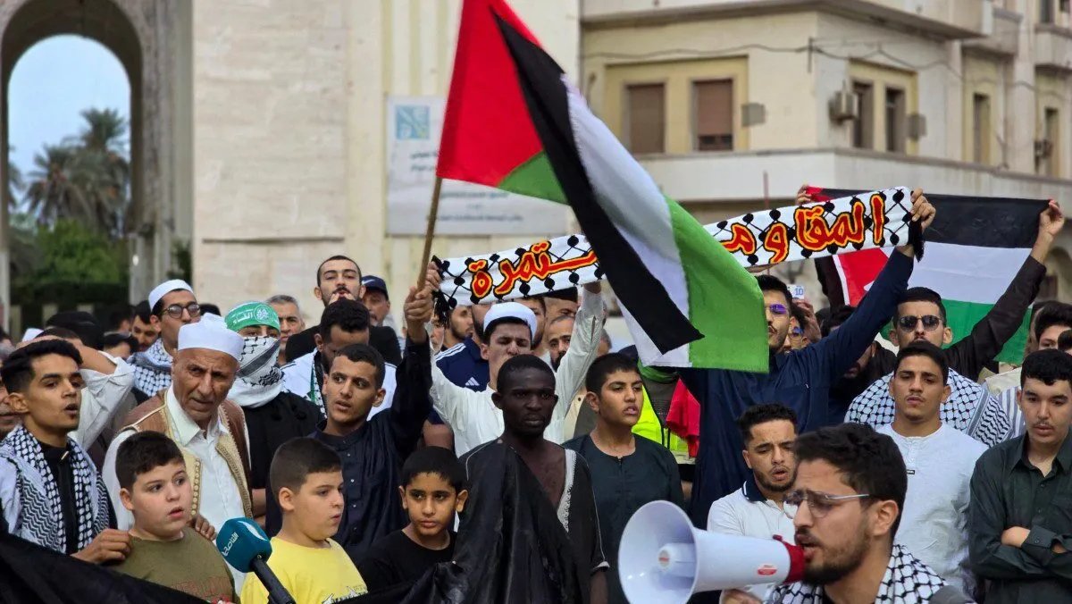 Hamas diz estar disposto a libertar reféns sob proposta de Trump 1 hamas-diz-estar-disposto-a-libertar-refens-sob-proposta-de-trump-libios-participam-de-uma-manifestacao-para-expressar-solidariedade-aos-militantes-da-flotilha-global-sumud-com-destino-a-gaza-em-tripoli-em-3-de-outubro-de-2025-as-embarcacoes-que-zarparam-no-mes-passado-transportando-políticos-e-ativistas-incluindo-a-ativista-sueca-greta-thunberg-em-direcao-a-gaza-foram-interceptadas-por-forcas-israelenses-foto-de-mahmud-turkia-afp-tvt-news