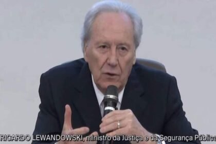 Lewandowski volta a ignorar convocação e oposição já prepara denúncia 8 Lewandowski nao sabia que governador do Rio tinha pedido apoio ao.jpg