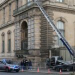 Louvre permanece fechado apos roubo de joias.jpg