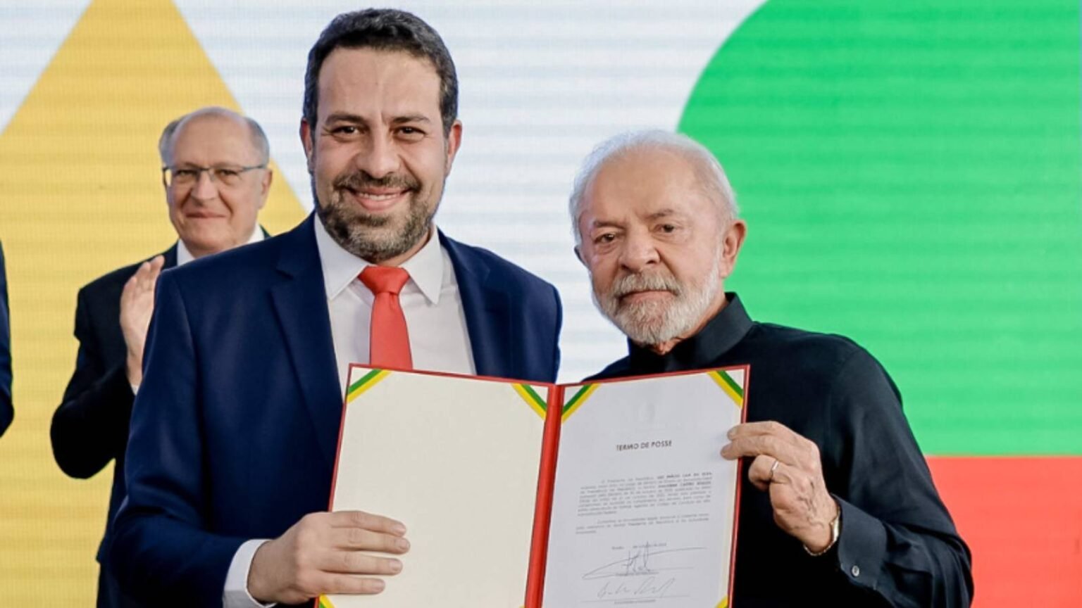 Lula dá posse a Boulos, que critica escala 6x1 1 lula-da-posse-a-boulos-que-critica-escala-6x1-a-missao-e-colocar-o-governo-na-rua-frisou-o-novo-ministro-foto-ricardo-stuckert-pr-tvt-news
