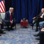 lula-e-trump-se-encontram-para-coversar-sobre-tarifaco-frnte-a-frente-lula-e-trump-dizem-que-havera-conclusao-rapida-para-os-dois-paises-imagem-reproducao-reuters-tvt-news