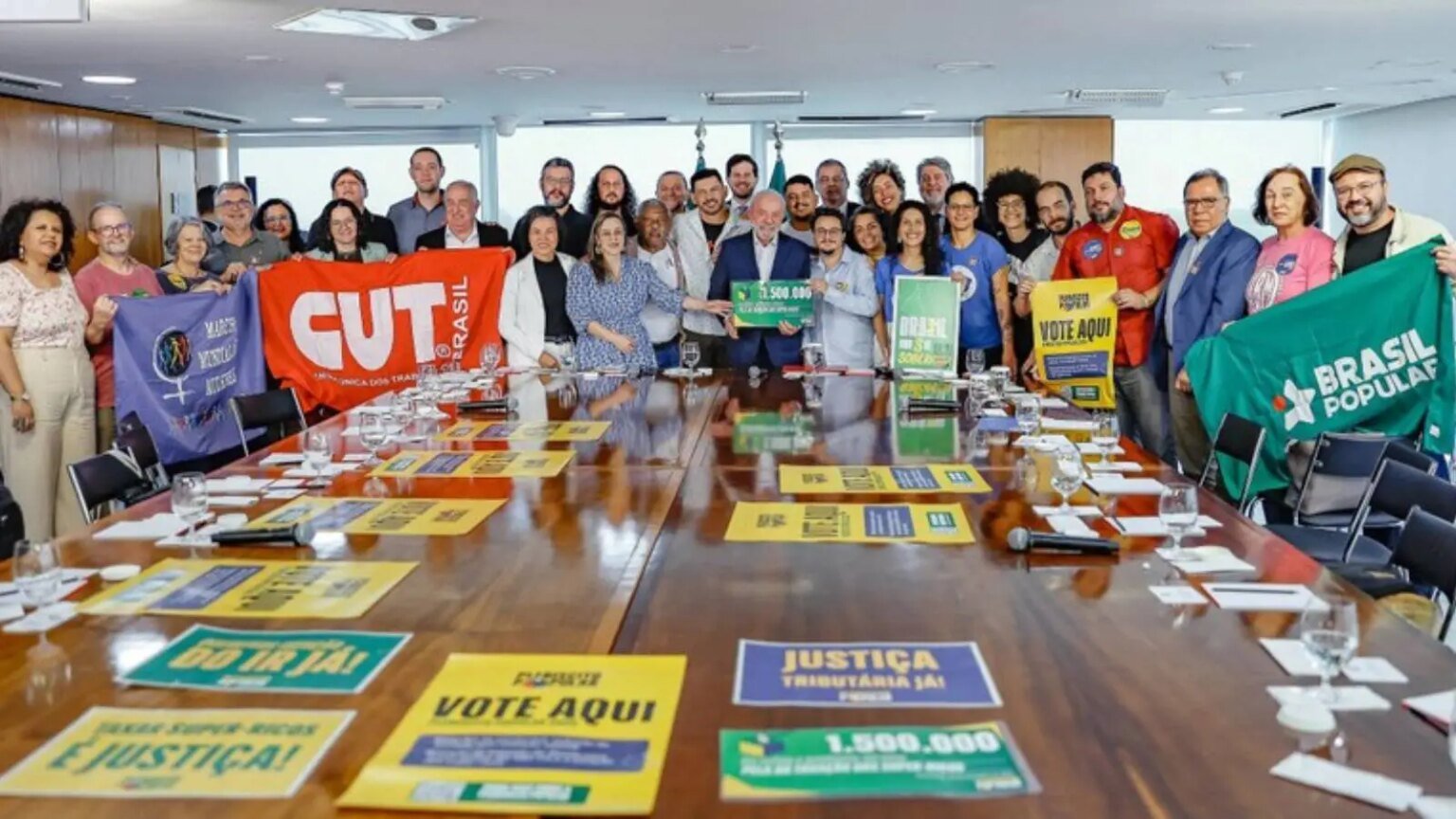 Lula recebe movimentos que defendem isencao do Imposto de Renda.jpg