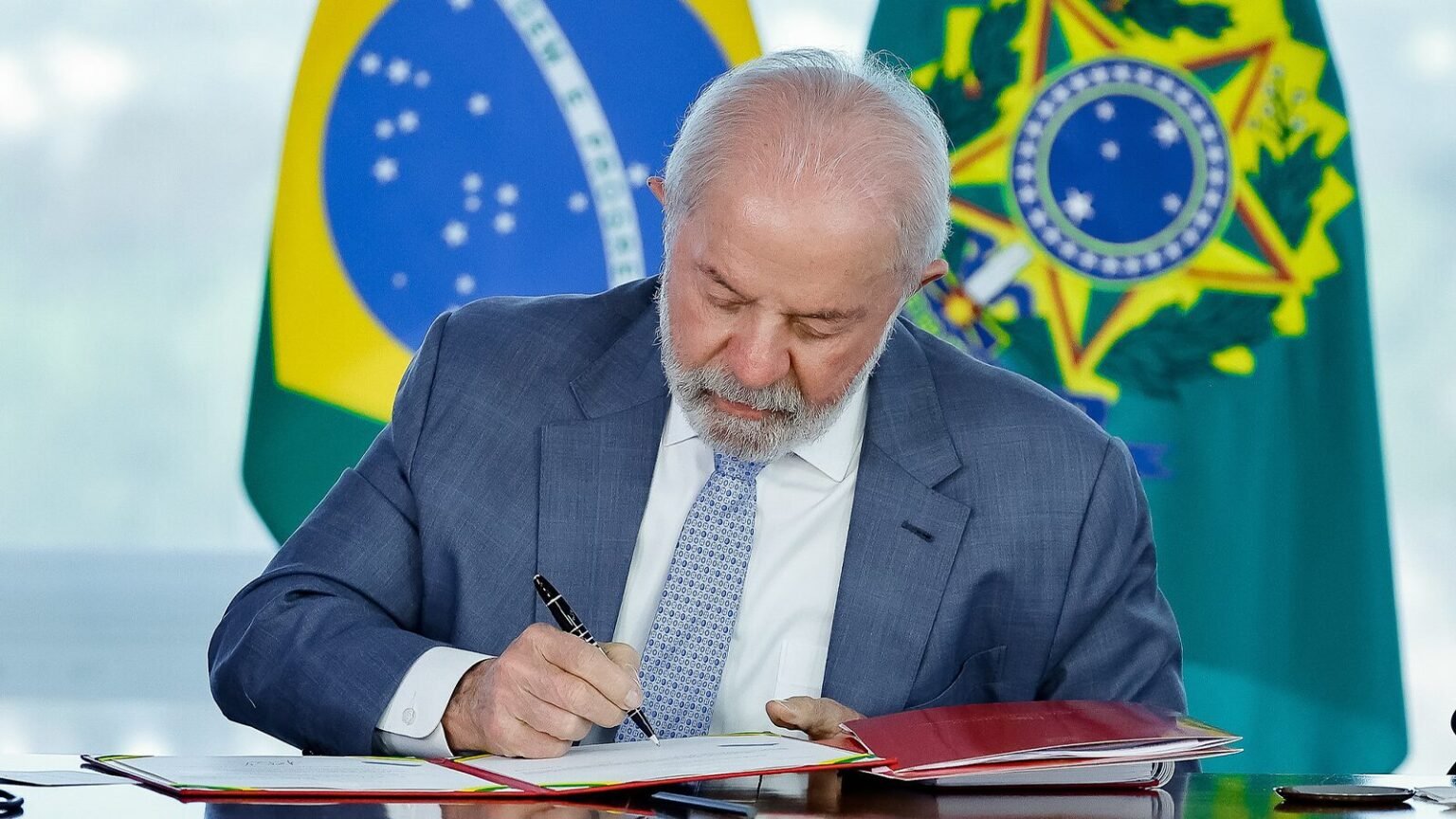 Lula sanciona lei que endurece combate ao crime organizado, como CV e PCC 1 lula-sanciona-lei-que-endurece-combate-ao-crime-organizado-como-cv-e-pcc-sancao-presidencial-ocorre-apos-chacina-no-rio-de-janeiro-foto-ricardo-stuckert-pr-tvt-news