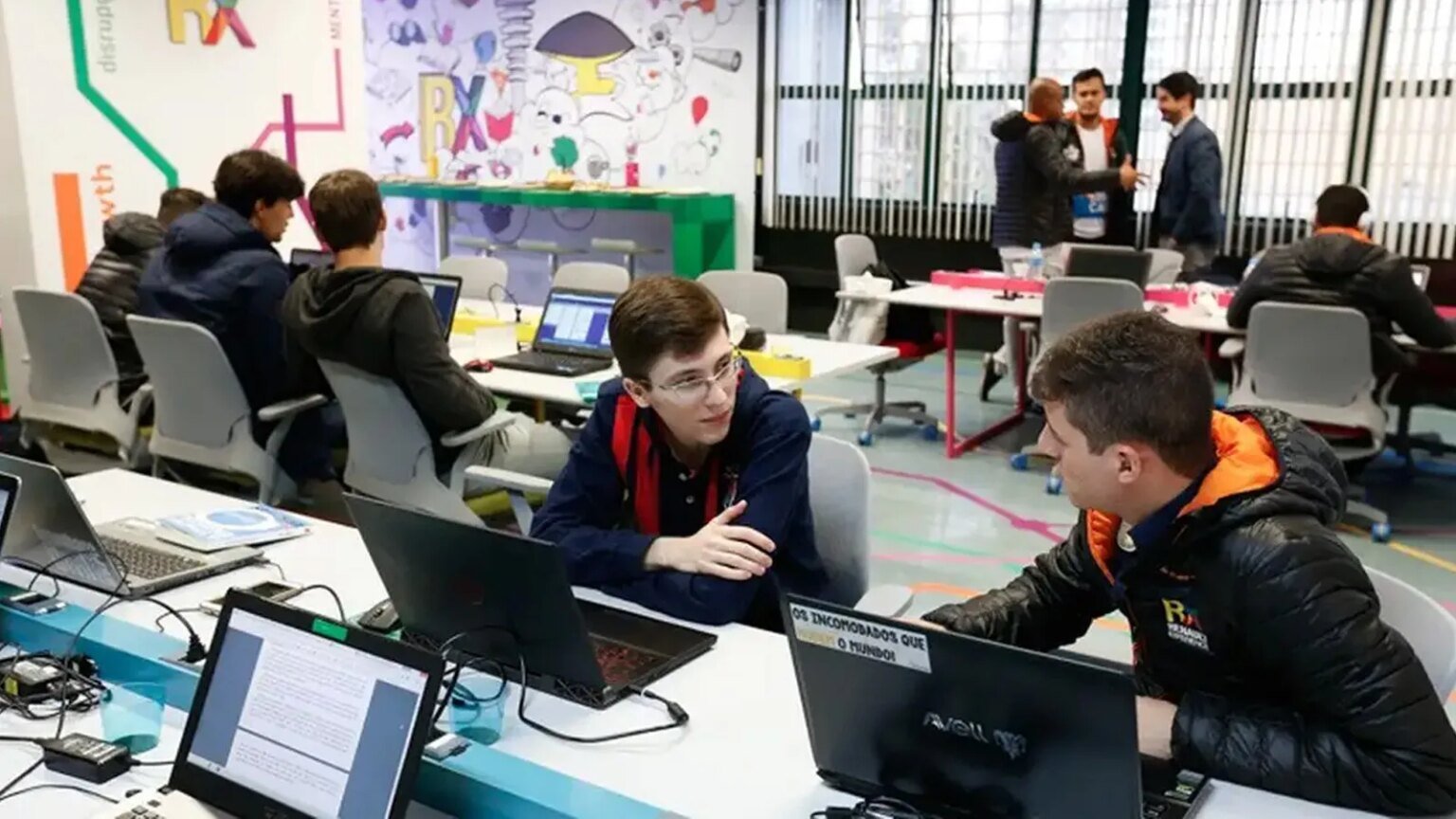 Número de jovens sem trabalhar e estudar atinge menor nível em 10 anos 1 Numero de jovens sem trabalhar e estudar atinge menor nivel.jpg