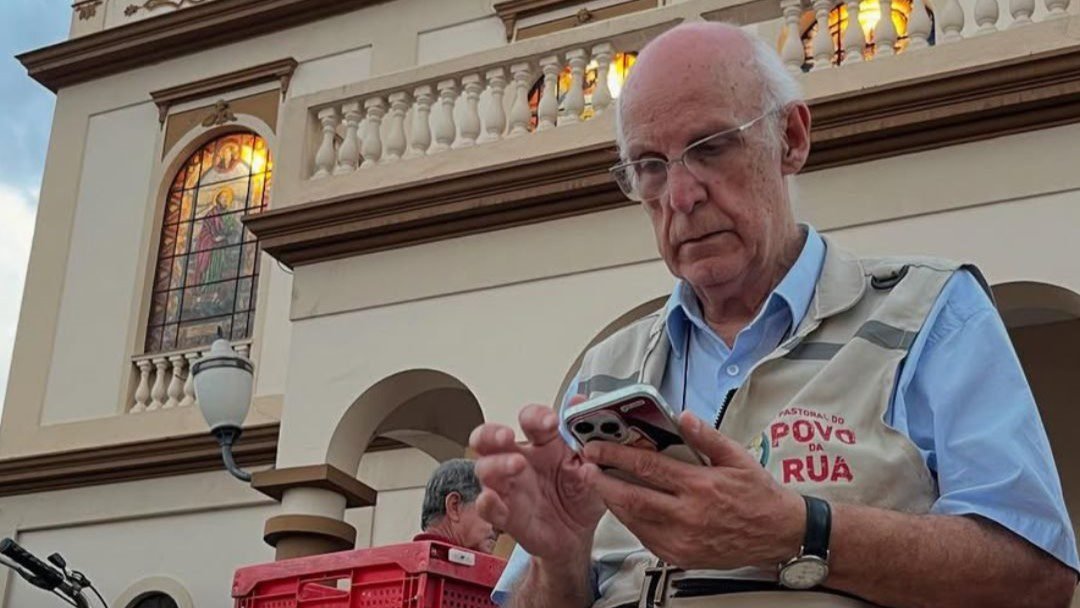 padre-julio-lancellotti-fiesp-e-sesi-sp-inauguram-projeto-conviver-sp-o-projeto-conviver-e-um-espaco-de-convivencia-para-poder-ouvir-olhar-falar-partilhar-e-construir-conhecimento-junto-afirma-o-padre-julio-foto-instagram-pastoral-do-povo-de-rua-tvt-news