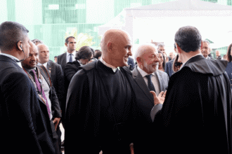 Pênalti perdido por jogador do Corinthians vira assunto entre Lula e Moraes 11 penalti-perdido-jogador-corinthians-lula-e-moraes-tvt-news