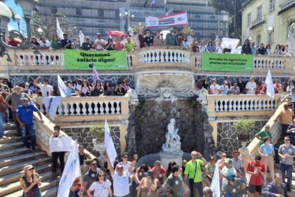 Servidores do ES aprovam greve geral em 7 de outubro.jpg