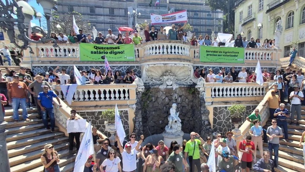 Servidores do ES aprovam greve geral em 7 de outubro.jpg