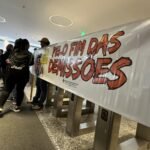 Sindicato conquista acordo para demitidos do Itaú bancarios-protestam-na-sede-do-itau-contra-demissao-em-massa-o-banco-itau-nao-estabeleceu-negociacao-com-o-sindicato-para-ouvir-os-trabalhadores-analisar-os-casos-e-rever-as-demissoes-afirma-neiva-ribeiro-foto-sp-bancarios-tvt-news