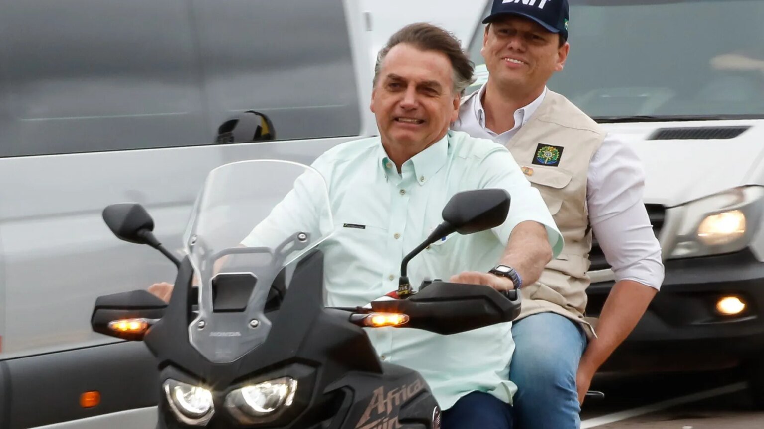 tarcisio-de-freitas-ironiza-mortes-por-bebidas-batizadas-com-metanol-tarcisio-segue-bolsonaro-ate-nas-respostas-infelizes-sobre-saude-publica-foto-anderson-riedel-tvt-news