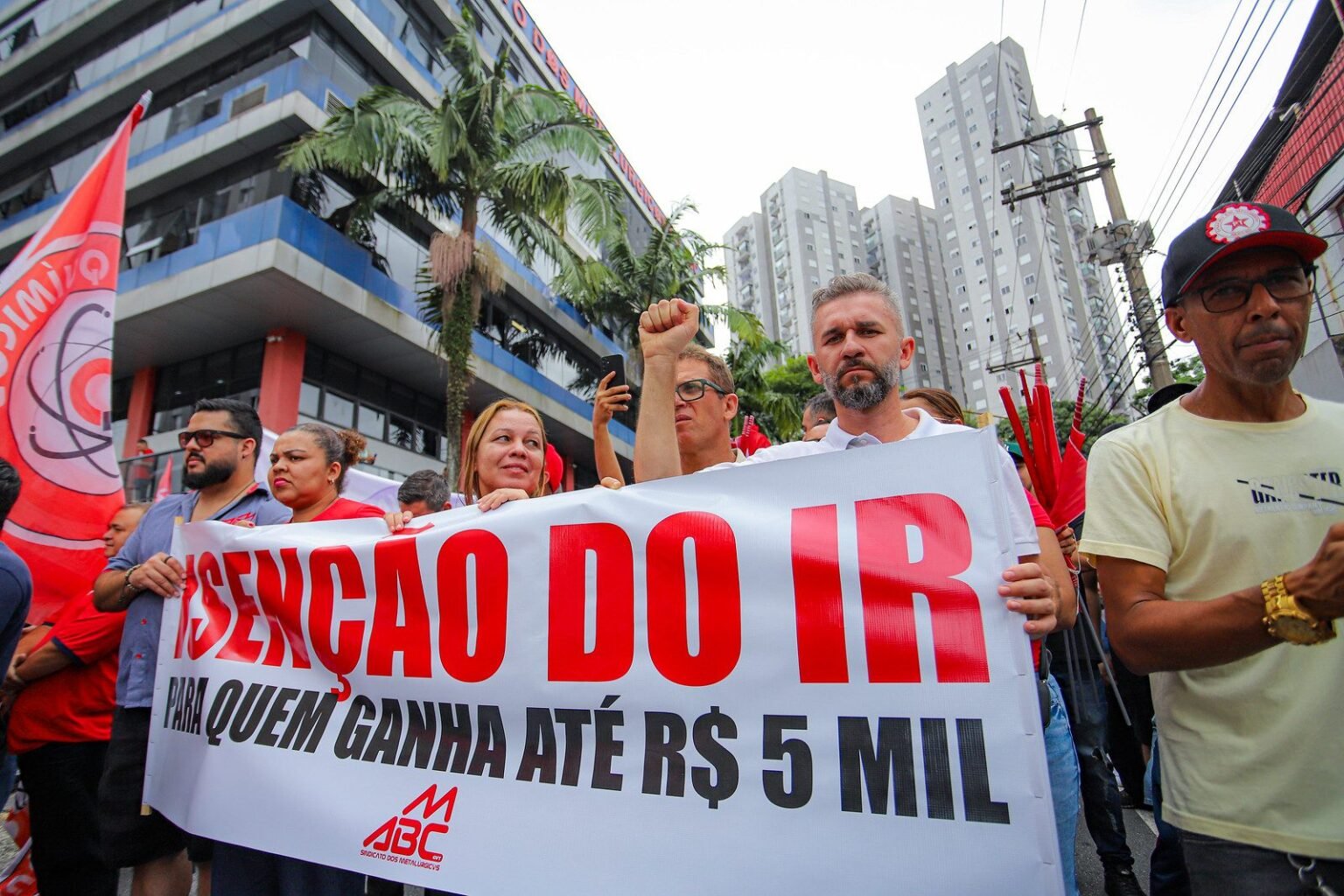 Taxa Odete Centrao e bolsonaristas tentam prejudicar isencao do IR.jpg