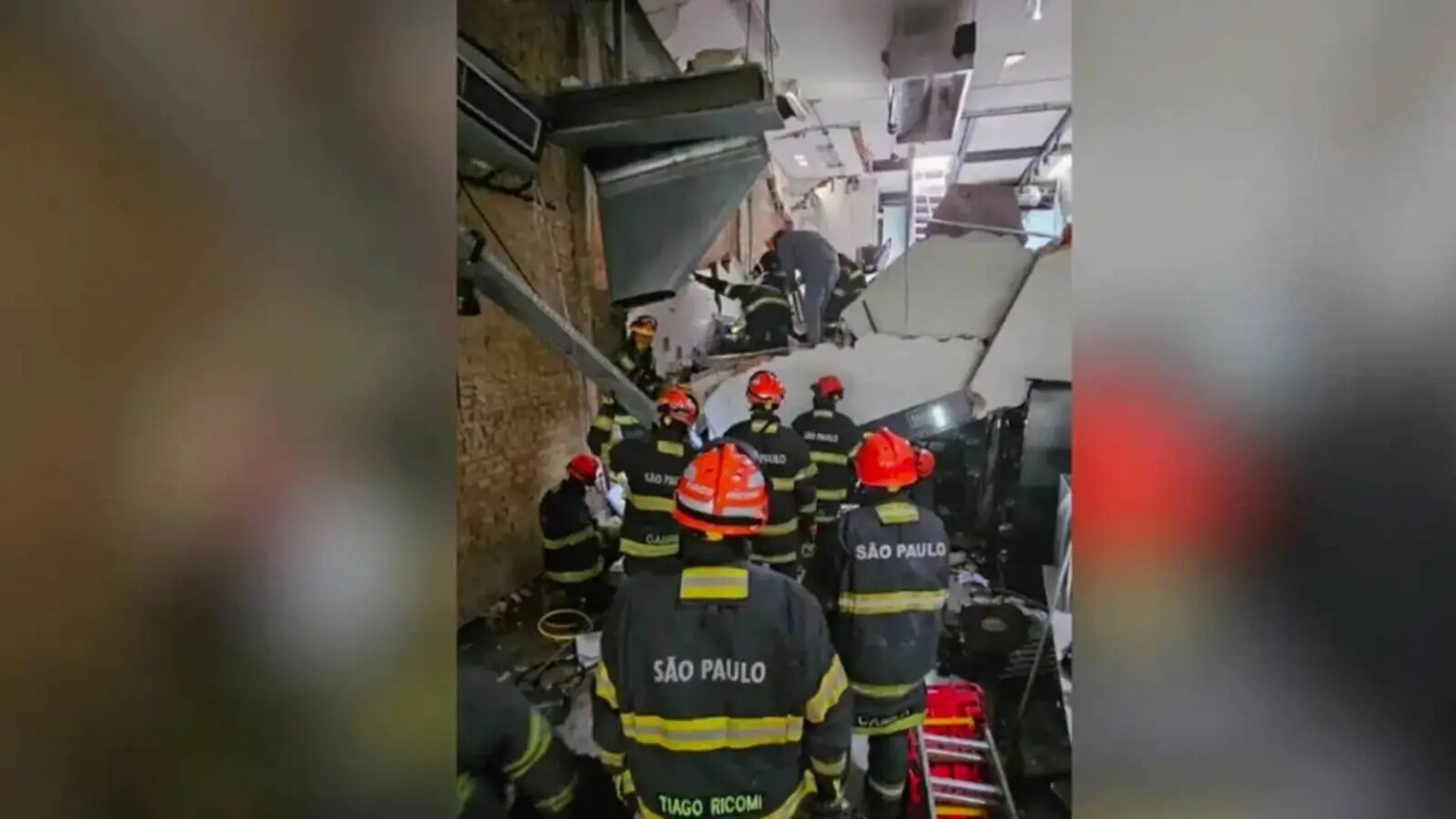 Uma pessoa morre apos desabamento de teto de restaurante em.jpg