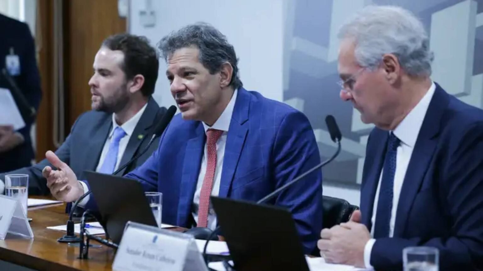 cortar beneficios tributarios e combater privilegios.jpg