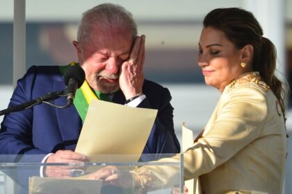 lula-80-anos-emocao-dividiu-espaco-com-a-politica-o-presidente-luiz-inacio-lula-da-silva-emocionado-durante-cerimonia-de-posse-no-palacio-do-planalto-em-2023-foto-marcelo-camargo-tvt-news
