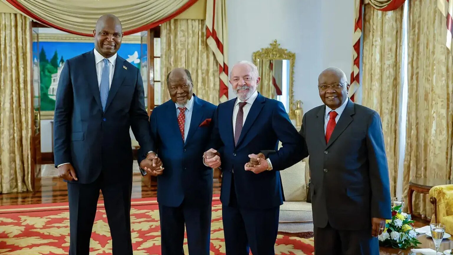 Brasil-e-Mocambique-assinam-acordos-para-fortalecer-o-pais-africano-ricardo-stuckert-pr-tvt-news