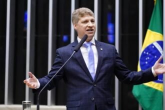 Câmara aprova emenda que proíbe presos de votarem 5 Camara aprova emenda que proibe presos de votarem.jpg