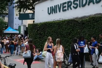 gabarito-enem-2025-confira-o-gabarito-extraoficial-do-segundo-dia-do-enem-gabaritos-2-dia-do-enem-gabaritos-matematica-ciencias-da-natureza-tvt-news