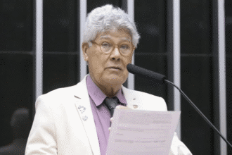 Deputado propõe mudar lema da bandeira para Amor Ordem e Progresso 11 Deputado propoe mudar lema da bandeira para Amor Ordem e.png