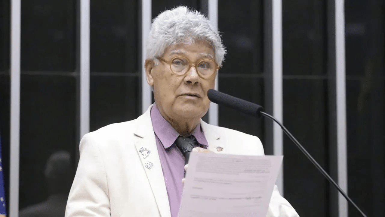 Deputado propoe mudar lema da bandeira para Amor Ordem e.png