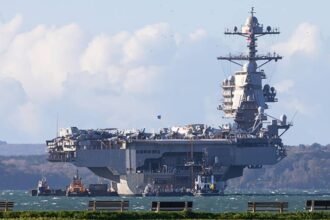 EUA anuncia que o maior porta avioes do mundo chegou a.jpg