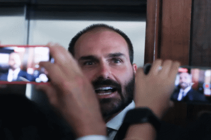 Eduardo Bolsonaro critica julgamento no STF e chama de gambiarra jurídica para torná-lo inelegível 2 Eduardo Bolsonaro critica julgamento no STF e chama de gambiarra.png