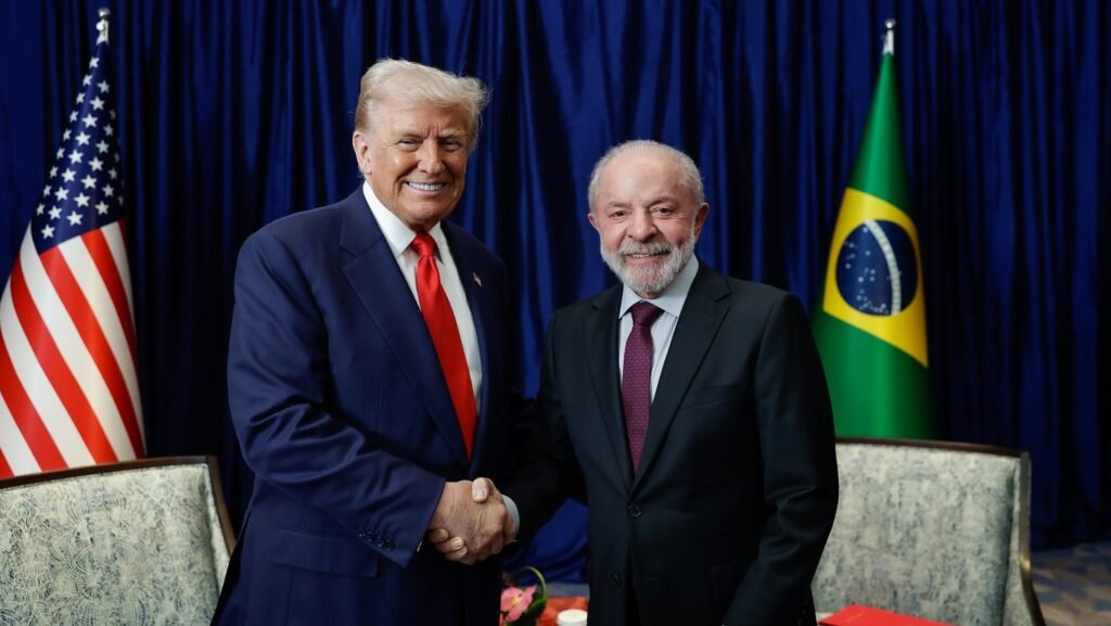 lula-e-trump-se-encontram-para-coversar-sobre-tarifaco-frnte-a-frente-lula-e-trump-dizem-que-havera-conclusao-rapida-para-os-dois-paises-foto-ricardo-stuckert-pr-tvt-news