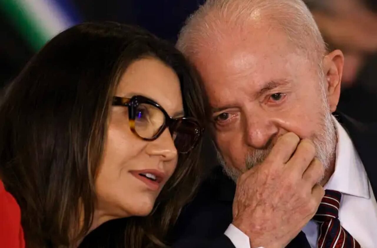 Lula decide se hospedar em barco tipo hotel com diaria.jpg