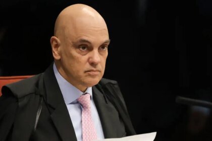 Moraes manda suspender inquerito contra familiares que removeram corpos apos.jpg