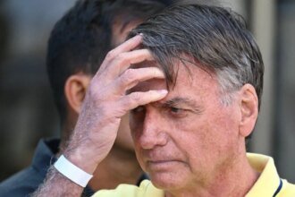bolsonaro-e-preso-prisao-preventiva-foi-decretada-bolsonaro-esta-preso-na-sede-da-policia-federal-pf-brasilia-por-que-bolsonaro-foi-preso-tornozeleira-tvt-news