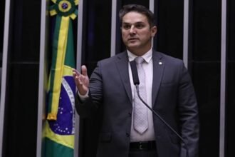 Oposicao pressiona por impeachment de Lula apos considerar omissao lesiva.jpg