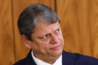 Tarcísio diz que o país retoma o rumo e Tarcisio diz que o pais retoma o rumo e volta.jpg