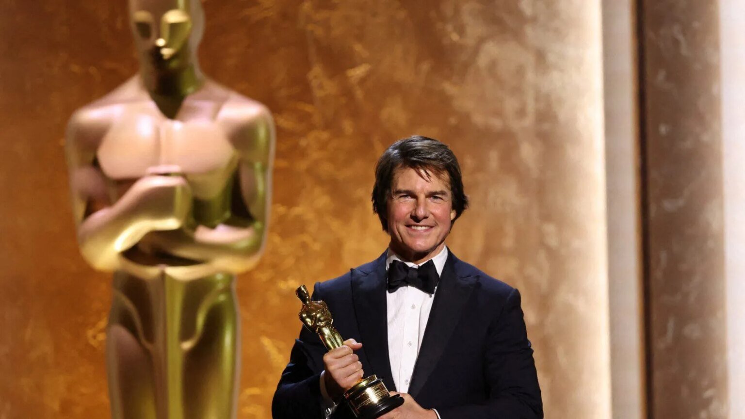 Tom Cruise recebe Oscar honorário por sua carreira 1 tom-cruise-recebe-oscar-honorario-por-sua-carreira-tvt-news