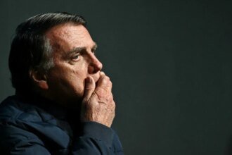 bolsonaro-prisao-tornozeleira-preso-remedios-stf-prisao-preventiva-pf-policia-federal-surto-vozes-na-tornozeleira-fuga-cela-na-pf-tvt-news